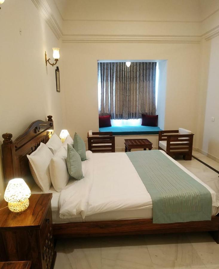 Hotel Raj Bagh Palace Jaipur Ngoại thất bức ảnh