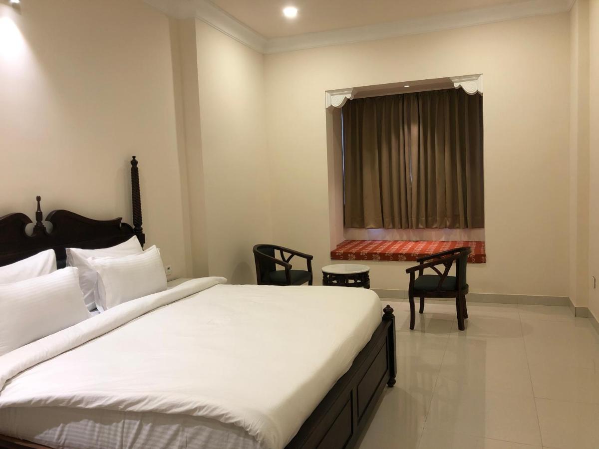 Hotel Raj Bagh Palace Jaipur Ngoại thất bức ảnh