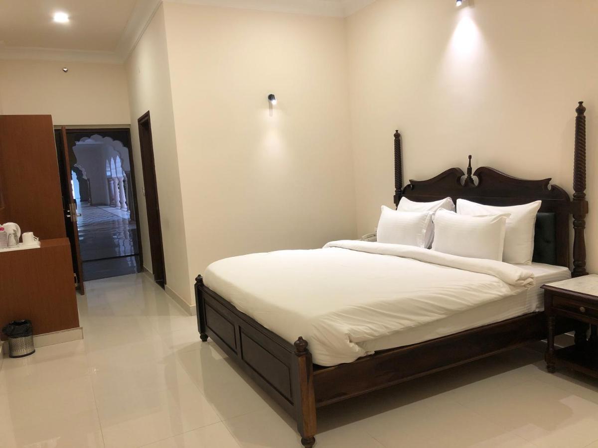 Hotel Raj Bagh Palace Jaipur Ngoại thất bức ảnh